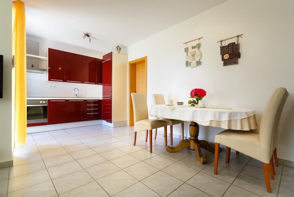Apartman Snjezana Malinska Exterior photo